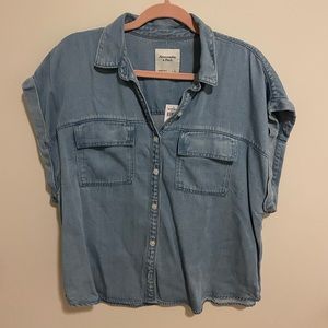 NWT Abercrombie Button Down Denim T-Shirt, size L